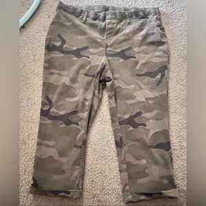 Terra and Sky 1x Camo Capri Pants